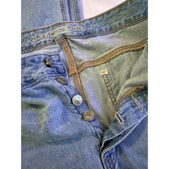 American Eagle “Tomgirl” Distressed Jeans Women’s Size 18 Regular Light Wash - Picture 4 of 6